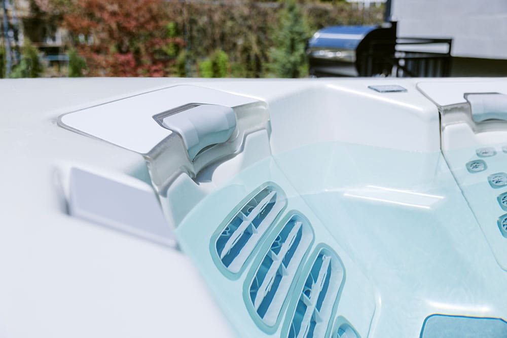 M Series ergonomic spa seats